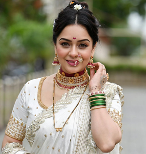 Sukhada Khandkekar on shooting in monsoon: 'No lack of tea, vada pav sessions' | Sukhada Khandkekar on shooting in monsoon: 'No lack of tea, vada pav sessions' Sukhada Khandkekar on shooting in monsoon: 'No lack of tea, vada pav sessions' | Sukhada Khandkekar on shooting in monsoon: 'No lack of tea, vada pav sessions'
