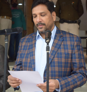 Days after ED action, Bihar IAS officer Sanjeev Hans shifted to GAD | Days after ED action, Bihar IAS officer Sanjeev Hans shifted to GAD Days after ED action, Bihar IAS officer Sanjeev Hans shifted to GAD | Days after ED action, Bihar IAS officer Sanjeev Hans shifted to GAD
