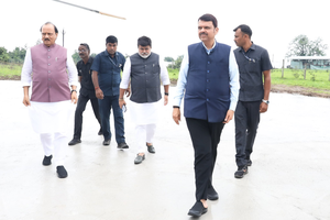 Fadnavis, Ajit Pawar have narrow escape after chopper loses way in bad weather | Fadnavis, Ajit Pawar have narrow escape after chopper loses way in bad weather Fadnavis, Ajit Pawar have narrow escape after chopper loses way in bad weather | Fadnavis, Ajit Pawar have narrow escape after chopper loses way in bad weather