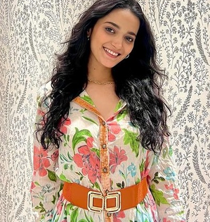 When Siddhi Sharma lifted 40 kg idol, '56 bhog thali': 'Enjoy doing stunts' | When Siddhi Sharma lifted 40 kg idol, '56 bhog thali': 'Enjoy doing stunts' When Siddhi Sharma lifted 40 kg idol, '56 bhog thali': 'Enjoy doing stunts' | When Siddhi Sharma lifted 40 kg idol, '56 bhog thali': 'Enjoy doing stunts'
