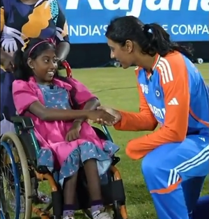 Women’s Asia Cup: India's Smriti Mandhana gifts phone to young cricket fan in wheelchair | Women’s Asia Cup: India's Smriti Mandhana gifts phone to young cricket fan in wheelchair Women’s Asia Cup: India's Smriti Mandhana gifts phone to young cricket fan in wheelchair | Women’s Asia Cup: India's Smriti Mandhana gifts phone to young cricket fan in wheelchair