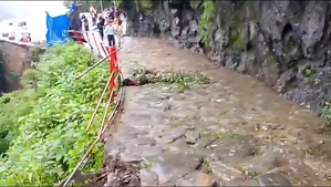 17 stranded Gujarati pilgrims rescued from landslide-hit Kedarnath | 17 stranded Gujarati pilgrims rescued from landslide-hit Kedarnath 17 stranded Gujarati pilgrims rescued from landslide-hit Kedarnath | 17 stranded Gujarati pilgrims rescued from landslide-hit Kedarnath