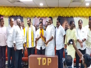 Seven YSRCP corporators in Vizag join TDP, many others likely to follow | Seven YSRCP corporators in Vizag join TDP, many others likely to follow Seven YSRCP corporators in Vizag join TDP, many others likely to follow | Seven YSRCP corporators in Vizag join TDP, many others likely to follow