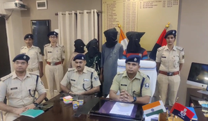 Araria police rescue minor girl from clutches of human traffickers; 4 including mother held | Araria police rescue minor girl from clutches of human traffickers; 4 including mother held Araria police rescue minor girl from clutches of human traffickers; 4 including mother held | Araria police rescue minor girl from clutches of human traffickers; 4 including mother held