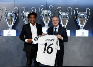 Football: Real Madrid unveil Brazilian sensation Endrick; signs six-year contract | Football: Real Madrid unveil Brazilian sensation Endrick; signs six-year contract Football: Real Madrid unveil Brazilian sensation Endrick; signs six-year contract | Football: Real Madrid unveil Brazilian sensation Endrick; signs six-year contract