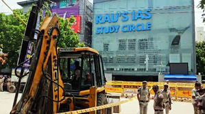 Bulldozer action in Old Rajinder Nagar after 3 drown in flooded basement; JE, AE sacked | Bulldozer action in Old Rajinder Nagar after 3 drown in flooded basement; JE, AE sacked Bulldozer action in Old Rajinder Nagar after 3 drown in flooded basement; JE, AE sacked | Bulldozer action in Old Rajinder Nagar after 3 drown in flooded basement; JE, AE sacked