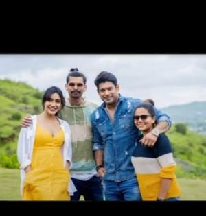 Neha Sharma remembers Sidharth Shukla as their music video clocks 4 yrs | Neha Sharma remembers Sidharth Shukla as their music video clocks 4 yrs