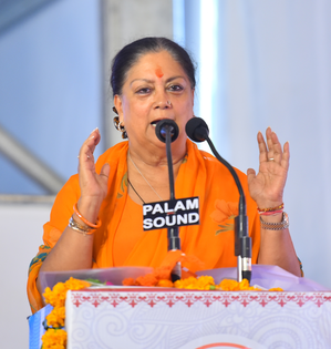 After exile comment, Vasundhara Raje now speaks on family unity | After exile comment, Vasundhara Raje now speaks on family unity