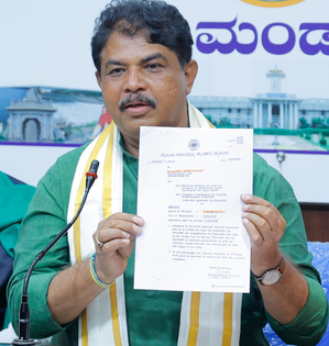 MUDA case: LoP Ashoka releases fresh papers against K’taka CM | MUDA case: LoP Ashoka releases fresh papers against K’taka CM MUDA case: LoP Ashoka releases fresh papers against K’taka CM | MUDA case: LoP Ashoka releases fresh papers against K’taka CM