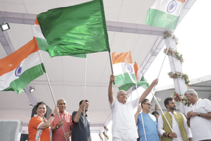 Vice President flags off 'Har Ghar Tiranga' Bike Rally, urges national unity | Vice President flags off 'Har Ghar Tiranga' Bike Rally, urges national unity Vice President flags off 'Har Ghar Tiranga' Bike Rally, urges national unity | Vice President flags off 'Har Ghar Tiranga' Bike Rally, urges national unity
