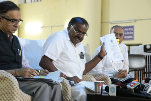 Tungabhadra Dam gate break linked to corruption in transfers: Kumaraswamy | Tungabhadra Dam gate break linked to corruption in transfers: Kumaraswamy Tungabhadra Dam gate break linked to corruption in transfers: Kumaraswamy | Tungabhadra Dam gate break linked to corruption in transfers: Kumaraswamy
