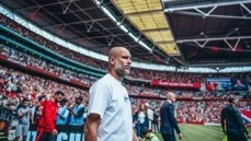 Guardiola offers to pay for fans’ banner urging him to stay at Manchester City | Guardiola offers to pay for fans’ banner urging him to stay at Manchester City