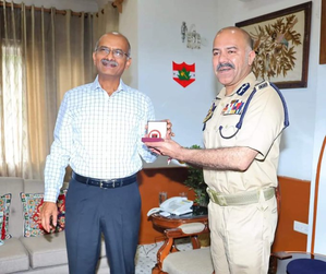 Northern Army Commander meets J&K DGP designate | Northern Army Commander meets J&K DGP designate Northern Army Commander meets J&K DGP designate | Northern Army Commander meets J&K DGP designate