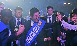 South Korea: Ex-DP leader Lee wins 2nd term as party leader | South Korea: Ex-DP leader Lee wins 2nd term as party leader
