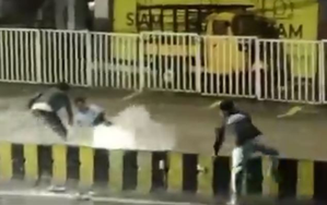 One killed as heavy rain lashes Hyderabad | One killed as heavy rain lashes Hyderabad