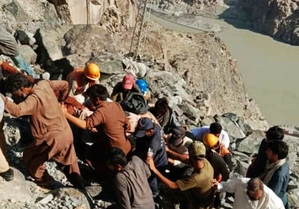 7 labourers killed as vehicle falls into ravine in Pakistan | 7 labourers killed as vehicle falls into ravine in Pakistan 7 labourers killed as vehicle falls into ravine in Pakistan | 7 labourers killed as vehicle falls into ravine in Pakistan