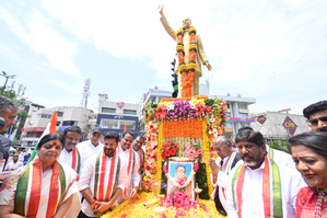 Telangana CM slams BRS’ KT Rama Rao over threat to remove Rajiv Gandhi's statue | Telangana CM slams BRS’ KT Rama Rao over threat to remove Rajiv Gandhi's statue Telangana CM slams BRS’ KT Rama Rao over threat to remove Rajiv Gandhi's statue | Telangana CM slams BRS’ KT Rama Rao over threat to remove Rajiv Gandhi's statue