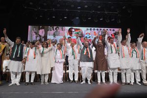 Congress, MVA pay rich tributes to Rajiv Gandhi on his 80th birth anniversary | Congress, MVA pay rich tributes to Rajiv Gandhi on his 80th birth anniversary Congress, MVA pay rich tributes to Rajiv Gandhi on his 80th birth anniversary | Congress, MVA pay rich tributes to Rajiv Gandhi on his 80th birth anniversary