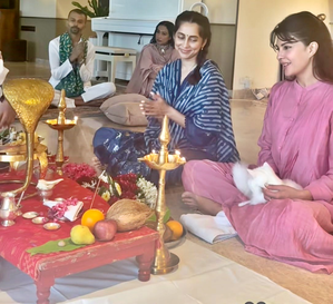 Jacqueliene Fernandez, Anusha Dandekar perform 'Rudrabhishek puja' in Shravan | Jacqueliene Fernandez, Anusha Dandekar perform 'Rudrabhishek puja' in Shravan Jacqueliene Fernandez, Anusha Dandekar perform 'Rudrabhishek puja' in Shravan | Jacqueliene Fernandez, Anusha Dandekar perform 'Rudrabhishek puja' in Shravan