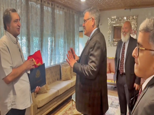 US diplomats in Kashmir, meet political leaders | US diplomats in Kashmir, meet political leaders US diplomats in Kashmir, meet political leaders | US diplomats in Kashmir, meet political leaders