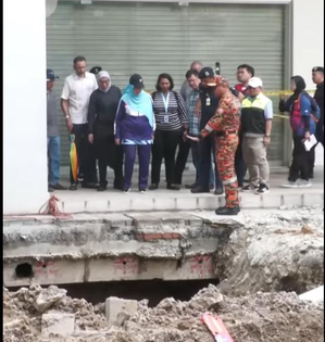 Five days on, no trace of missing Indian citizen who fell into Kuala Lumpur sinkhole | Five days on, no trace of missing Indian citizen who fell into Kuala Lumpur sinkhole Five days on, no trace of missing Indian citizen who fell into Kuala Lumpur sinkhole | Five days on, no trace of missing Indian citizen who fell into Kuala Lumpur sinkhole