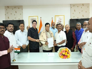 Sarbananda Sonowal hails wage hike for port workers | Sarbananda Sonowal hails wage hike for port workers Sarbananda Sonowal hails wage hike for port workers | Sarbananda Sonowal hails wage hike for port workers