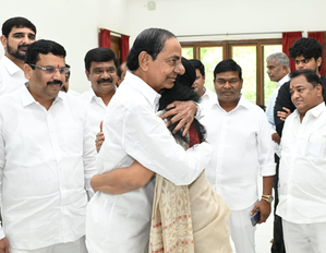 BRS MLC Kavitha meets father KCR, celebrations as party leaders gather | BRS MLC Kavitha meets father KCR, celebrations as party leaders gather BRS MLC Kavitha meets father KCR, celebrations as party leaders gather | BRS MLC Kavitha meets father KCR, celebrations as party leaders gather