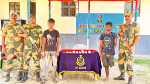 BSF seizes FICN along India-Bangladesh border, two smugglers held | BSF seizes FICN along India-Bangladesh border, two smugglers held BSF seizes FICN along India-Bangladesh border, two smugglers held | BSF seizes FICN along India-Bangladesh border, two smugglers held