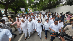 Grant sanction for prosecution against Kumaraswamy, says Cong memorandum to K’taka Guv | Grant sanction for prosecution against Kumaraswamy, says Cong memorandum to K’taka Guv