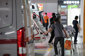 S. Korea asks patients with mild illness to visit community hospitals amid doctors strike | S. Korea asks patients with mild illness to visit community hospitals amid doctors strike S. Korea asks patients with mild illness to visit community hospitals amid doctors strike | S. Korea asks patients with mild illness to visit community hospitals amid doctors strike