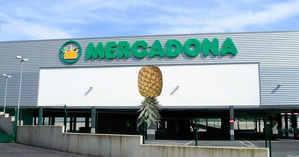 'Pineapple' dating fad causes pandemonium in Spanish supermarket chain | 'Pineapple' dating fad causes pandemonium in Spanish supermarket chain 'Pineapple' dating fad causes pandemonium in Spanish supermarket chain | 'Pineapple' dating fad causes pandemonium in Spanish supermarket chain