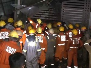 Death toll rises to 6 after building collapses in Lucknow | Death toll rises to 6 after building collapses in Lucknow Death toll rises to 6 after building collapses in Lucknow | Death toll rises to 6 after building collapses in Lucknow