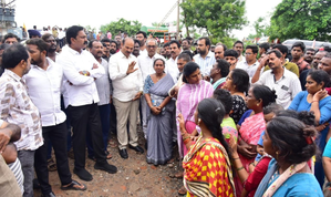 As flood water recedes, normalcy likely to return to Andhra Pradesh's Vijayawada | As flood water recedes, normalcy likely to return to Andhra Pradesh's Vijayawada As flood water recedes, normalcy likely to return to Andhra Pradesh's Vijayawada | As flood water recedes, normalcy likely to return to Andhra Pradesh's Vijayawada