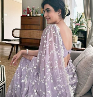 Karishma Tanna turns into ‘desi girl’ in lavender hued saree | Karishma Tanna turns into ‘desi girl’ in lavender hued saree