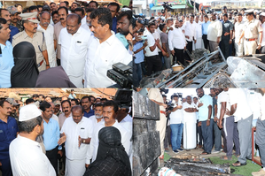 Kumaraswamy visits K’taka town, blames Congress' inner power tussle for violence | Kumaraswamy visits K’taka town, blames Congress' inner power tussle for violence Kumaraswamy visits K’taka town, blames Congress' inner power tussle for violence | Kumaraswamy visits K’taka town, blames Congress' inner power tussle for violence