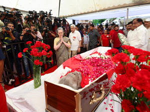 Sonia Gandhi pays last respects to veteran CPI-M leader Sitaram Yechury | Sonia Gandhi pays last respects to veteran CPI-M leader Sitaram Yechury Sonia Gandhi pays last respects to veteran CPI-M leader Sitaram Yechury | Sonia Gandhi pays last respects to veteran CPI-M leader Sitaram Yechury