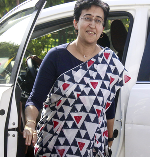 Delhi: Atishi moves into CM residence, holds first meeting with staff | Delhi: Atishi moves into CM residence, holds first meeting with staff Delhi: Atishi moves into CM residence, holds first meeting with staff | Delhi: Atishi moves into CM residence, holds first meeting with staff