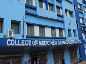 Cease-work at Bengal hospital after junior doctors assaulted by patient's relatives | Cease-work at Bengal hospital after junior doctors assaulted by patient's relatives Cease-work at Bengal hospital after junior doctors assaulted by patient's relatives | Cease-work at Bengal hospital after junior doctors assaulted by patient's relatives