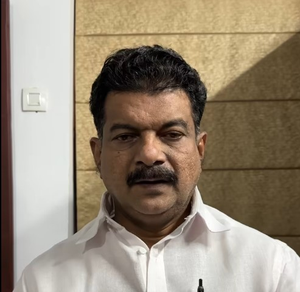 UDF gives green signal to former Left-backed Independent legislator Anvar | UDF gives green signal to former Left-backed Independent legislator Anvar UDF gives green signal to former Left-backed Independent legislator Anvar | UDF gives green signal to former Left-backed Independent legislator Anvar