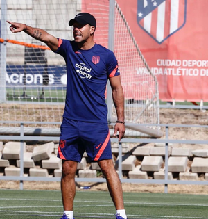 Atletico coach Simeone fumes at fans after Madrid derby halt | Atletico coach Simeone fumes at fans after Madrid derby halt Atletico coach Simeone fumes at fans after Madrid derby halt | Atletico coach Simeone fumes at fans after Madrid derby halt