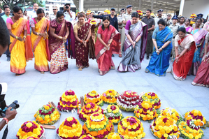 Telangana’s nine-day festival Bathukamma begins with gaiety | Telangana’s nine-day festival Bathukamma begins with gaiety Telangana’s nine-day festival Bathukamma begins with gaiety | Telangana’s nine-day festival Bathukamma begins with gaiety