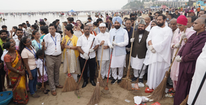 Maha: Multi-faith leaders hail PM Modi for spearheading Swachh Bharat Mission | Maha: Multi-faith leaders hail PM Modi for spearheading Swachh Bharat Mission Maha: Multi-faith leaders hail PM Modi for spearheading Swachh Bharat Mission | Maha: Multi-faith leaders hail PM Modi for spearheading Swachh Bharat Mission