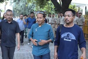 Sonam Wangchuk released from Jodhpur Central Jail after 170 days | Sonam Wangchuk released from Jodhpur Central Jail after 170 days Sonam Wangchuk released from Jodhpur Central Jail after 170 days | Sonam Wangchuk released from Jodhpur Central Jail after 170 days