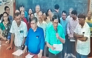 RG Kar protests: 100 docs from two medical colleges tender mass resignations | RG Kar protests: 100 docs from two medical colleges tender mass resignations RG Kar protests: 100 docs from two medical colleges tender mass resignations | RG Kar protests: 100 docs from two medical colleges tender mass resignations