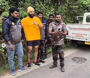Vijay Deverakonda runs through Kerala’s tea estates, poses with forest officers | Vijay Deverakonda runs through Kerala’s tea estates, poses with forest officers Vijay Deverakonda runs through Kerala’s tea estates, poses with forest officers | Vijay Deverakonda runs through Kerala’s tea estates, poses with forest officers