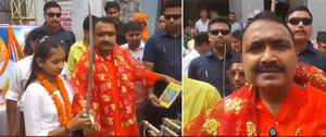 BJP MLA distributes swords among girls in Bihar’s Sitamarhi | BJP MLA distributes swords among girls in Bihar’s Sitamarhi BJP MLA distributes swords among girls in Bihar’s Sitamarhi | BJP MLA distributes swords among girls in Bihar’s Sitamarhi
