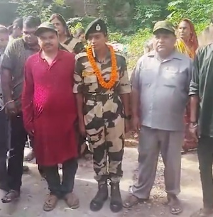 Defying the odds: Daughter of fruit seller in Bihar becomes BSF constable | Defying the odds: Daughter of fruit seller in Bihar becomes BSF constable Defying the odds: Daughter of fruit seller in Bihar becomes BSF constable | Defying the odds: Daughter of fruit seller in Bihar becomes BSF constable