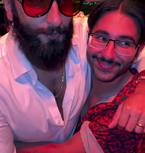 Ranveer Singh says 'No chance' after Orry tries to wear his sunglasses | Ranveer Singh says 'No chance' after Orry tries to wear his sunglasses Ranveer Singh says 'No chance' after Orry tries to wear his sunglasses | Ranveer Singh says 'No chance' after Orry tries to wear his sunglasses
