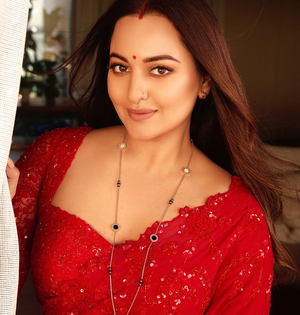 Sonakshi Sinha is Karwa Chauth ready with exquisite mangalsutra | Sonakshi Sinha is Karwa Chauth ready with exquisite mangalsutra Sonakshi Sinha is Karwa Chauth ready with exquisite mangalsutra | Sonakshi Sinha is Karwa Chauth ready with exquisite mangalsutra