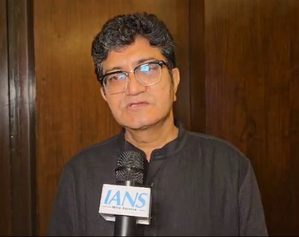 India's progress brings joy to world, not envy: Prasoon Joshi | India's progress brings joy to world, not envy: Prasoon Joshi India's progress brings joy to world, not envy: Prasoon Joshi | India's progress brings joy to world, not envy: Prasoon Joshi